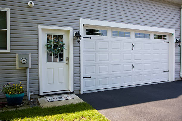 24/7 Emergency Garage Door Panel Replacement experts in Marion County County, IL